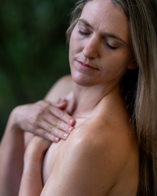 Happy Healthy Woman using Koa Botanics Magnesium & Kawawaka. New Zealand.
