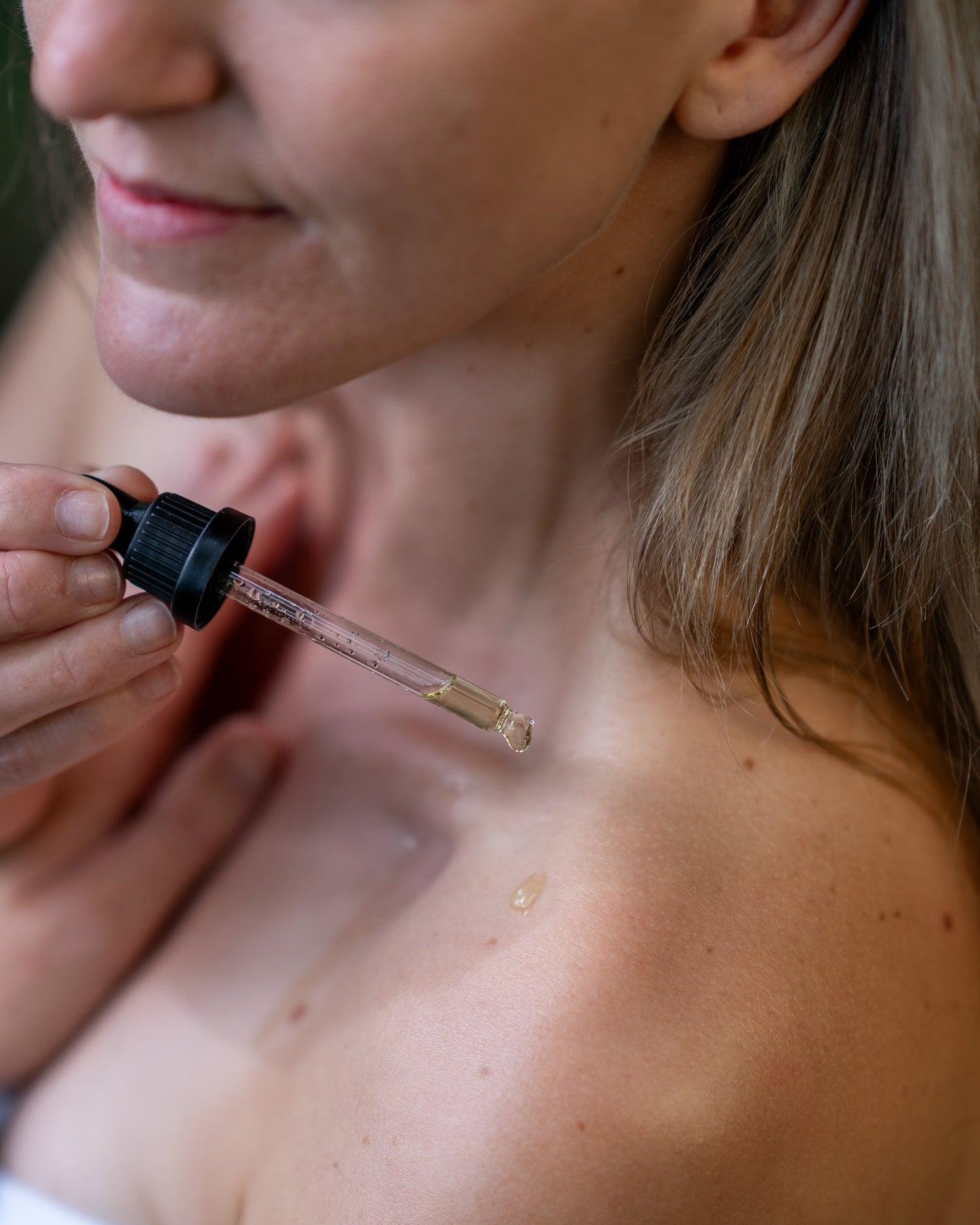 Kawakawa Oil dripping on lady's shoulder skin 
